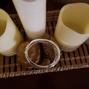 Silver color hinged bracelet